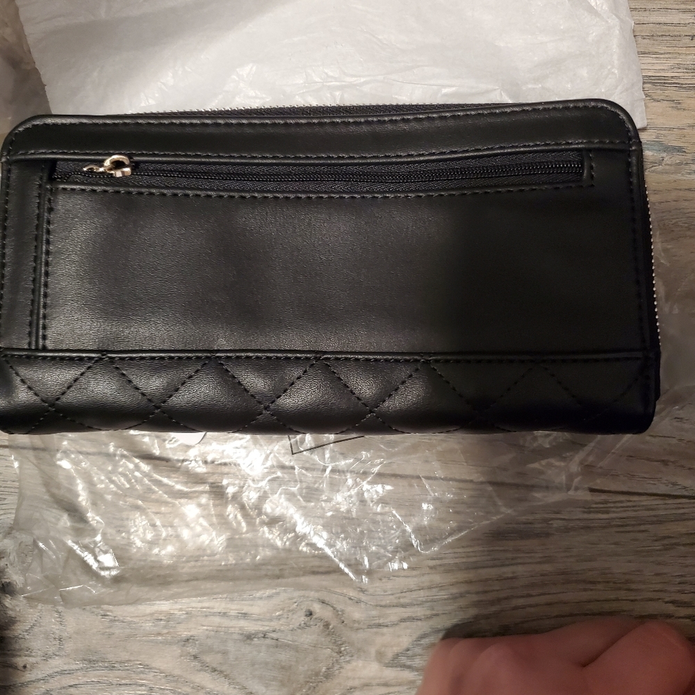 Guess wallet - Picture 2 of 5